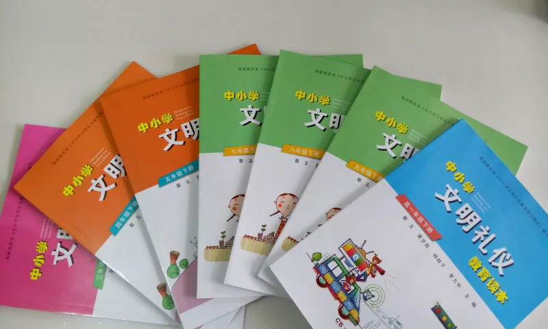 礼仪简短小故事（关于礼仪的故事或案例大全）