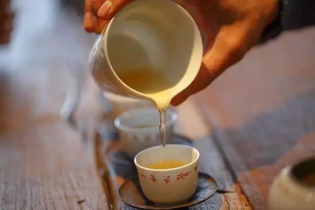 关于茶的唯美句子（茶道感悟人生的短句）