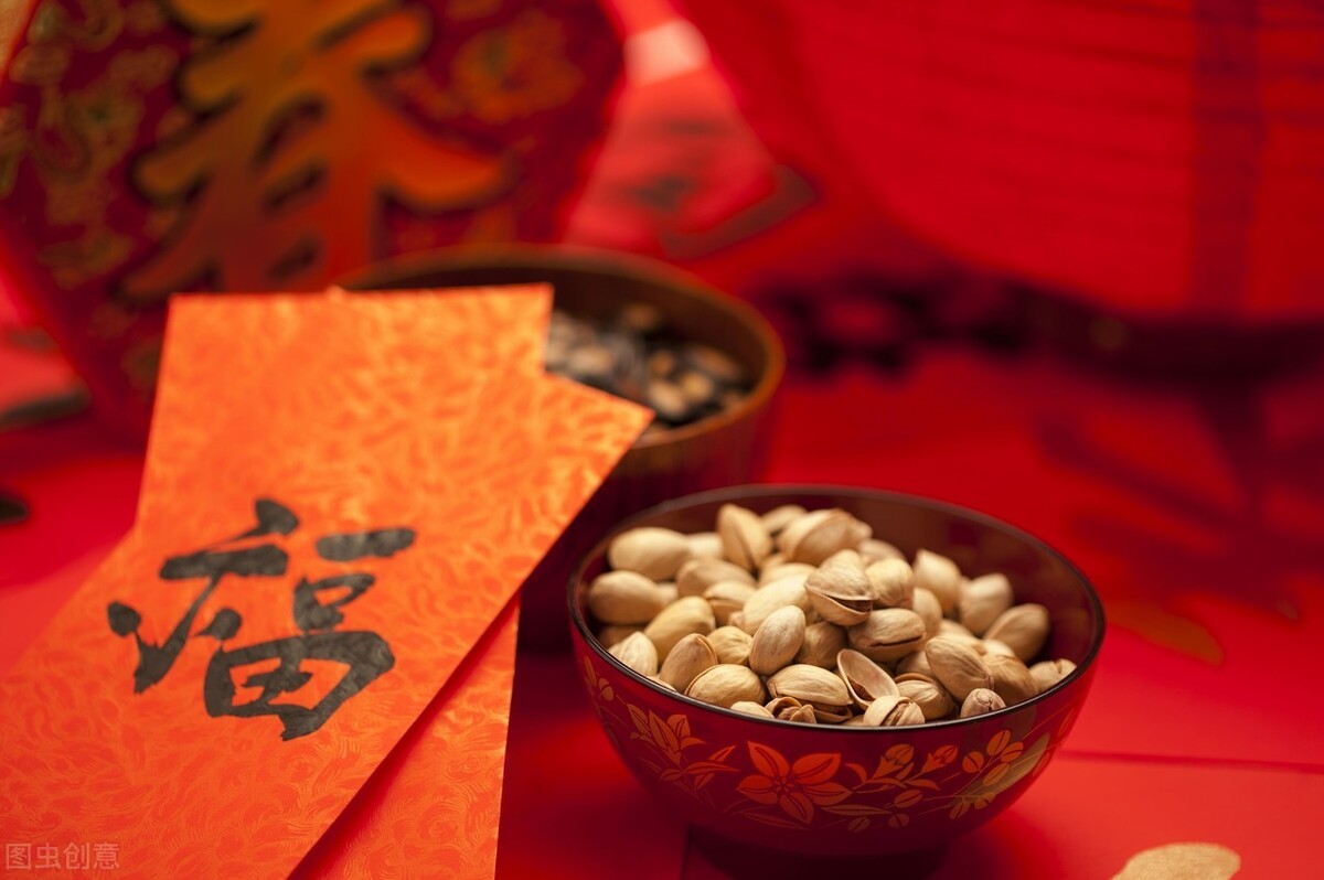 关于过年的诗有哪些（描写过新年的诗句）