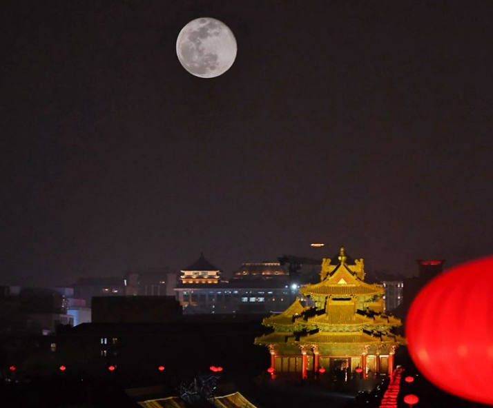 月圆思念爱人的诗句（月亮寄托爱情的诗句）