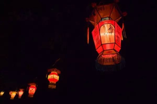 元宵节诗句有哪些（描写元宵节的著名诗句）