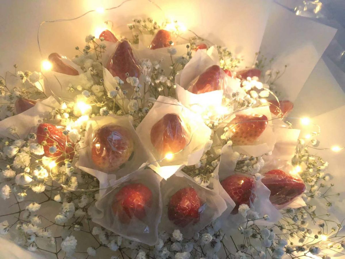 情人节简短祝福语唯美（祝福爱情的唯美句子）