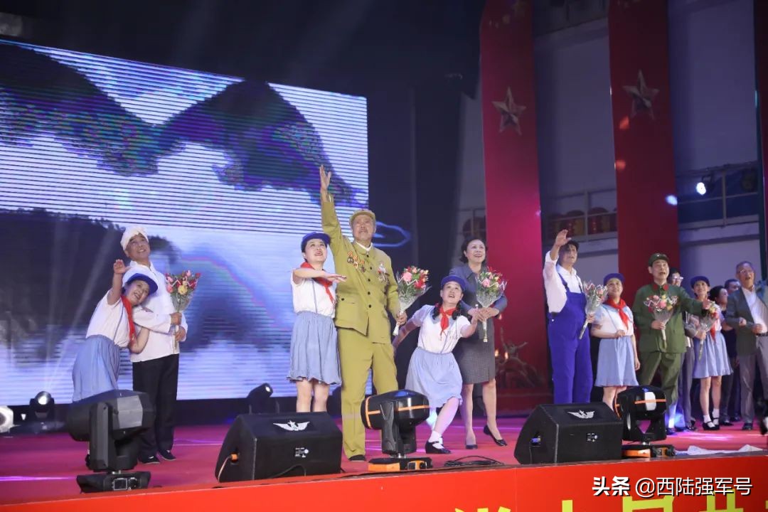 适合集体朗诵的诗歌（适合教师集体朗诵的诗歌）
