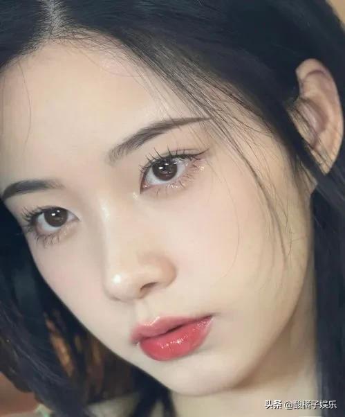 描写眼睛的句子唯美（形容眼睛有光的唯美段落）