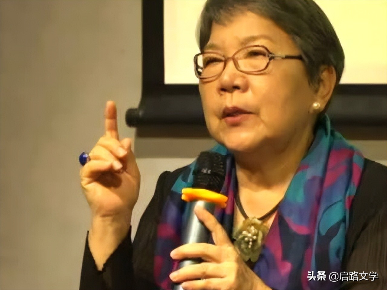 爱情名言名句优美句子（浪漫爱情句子短句）