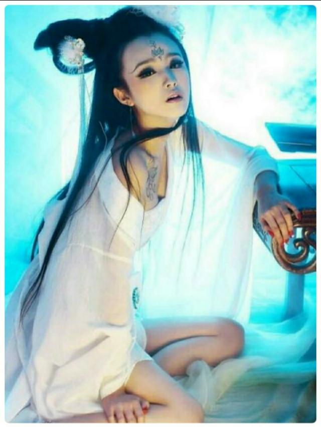 待我长发及腰原诗（待我长发及腰原诗赏析）