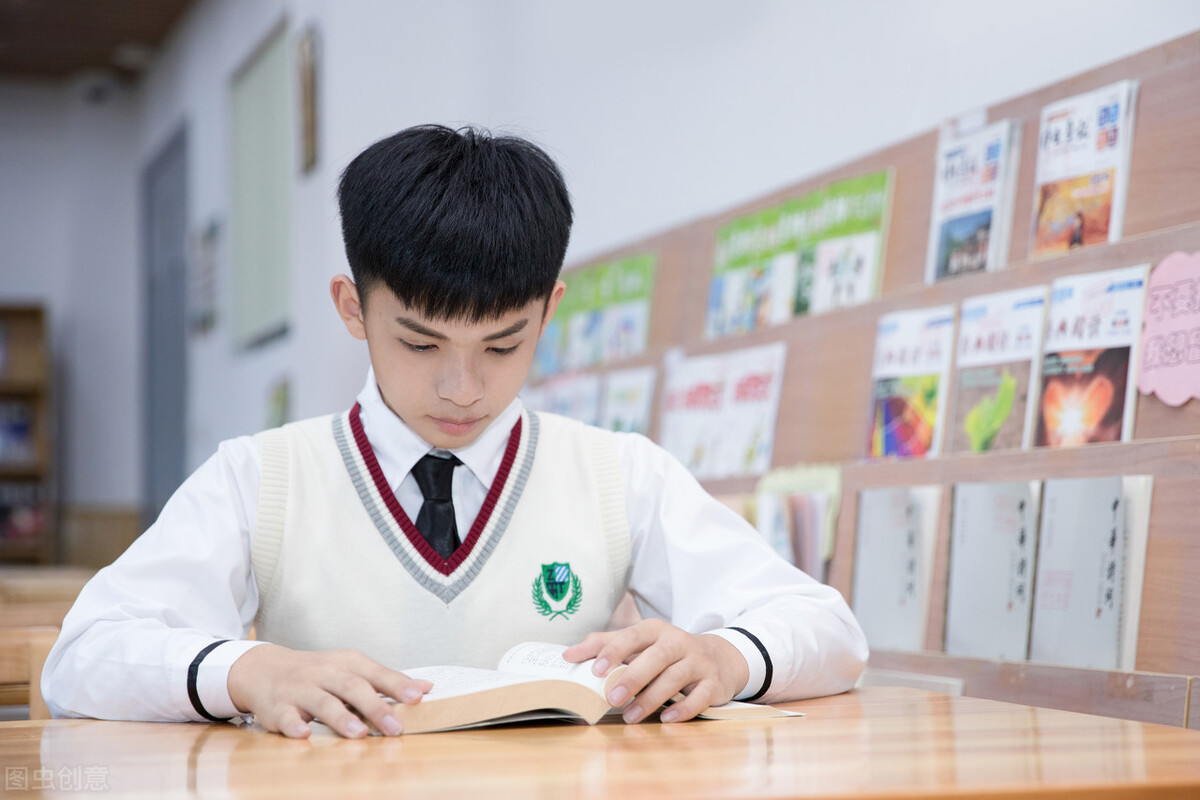 读万卷书行万里路什么意思（读万卷书行万里路的真正含义）