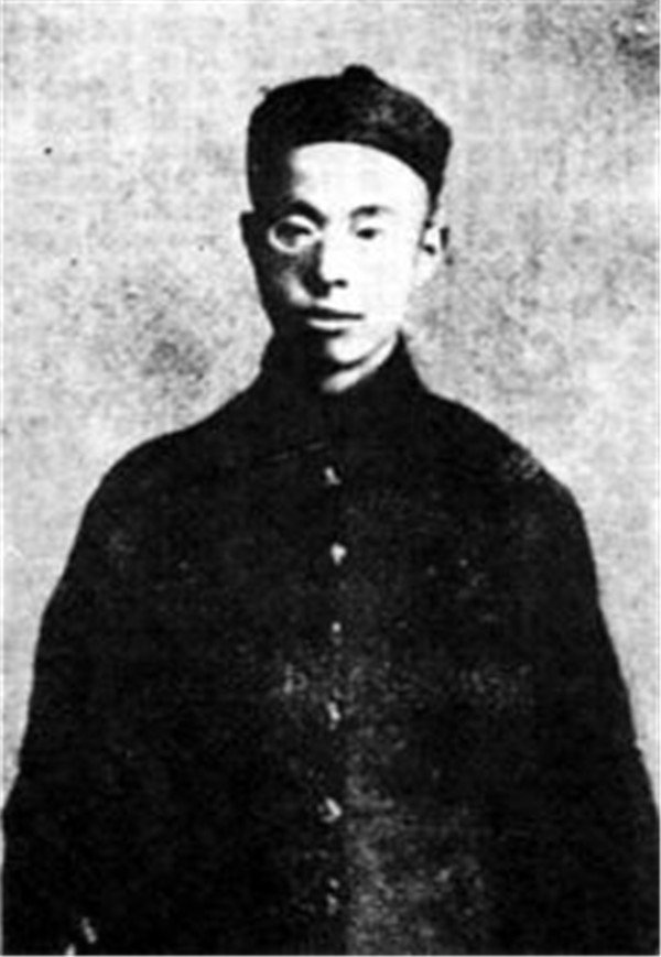 有关战争的古诗词（形容战火纷飞的诗句）