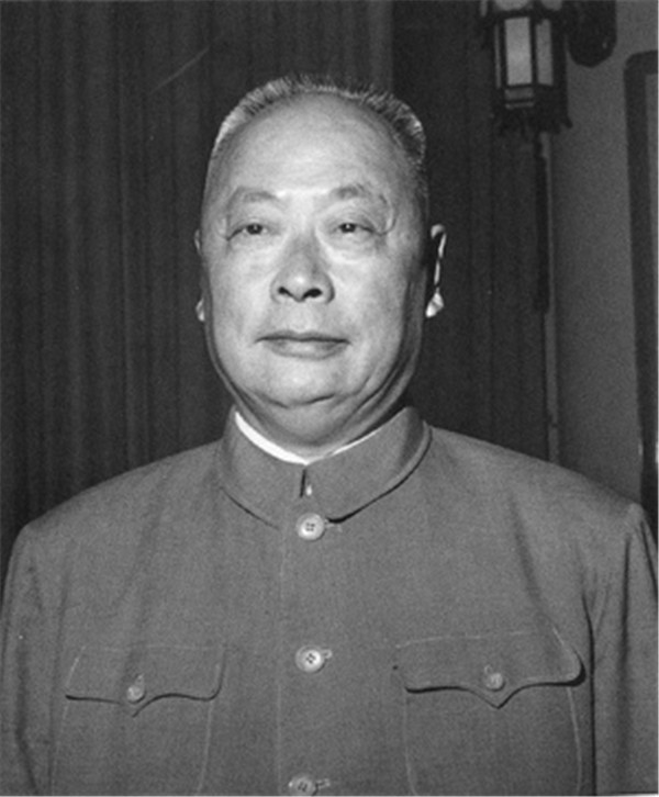 有关战争的古诗词（形容战火纷飞的诗句）