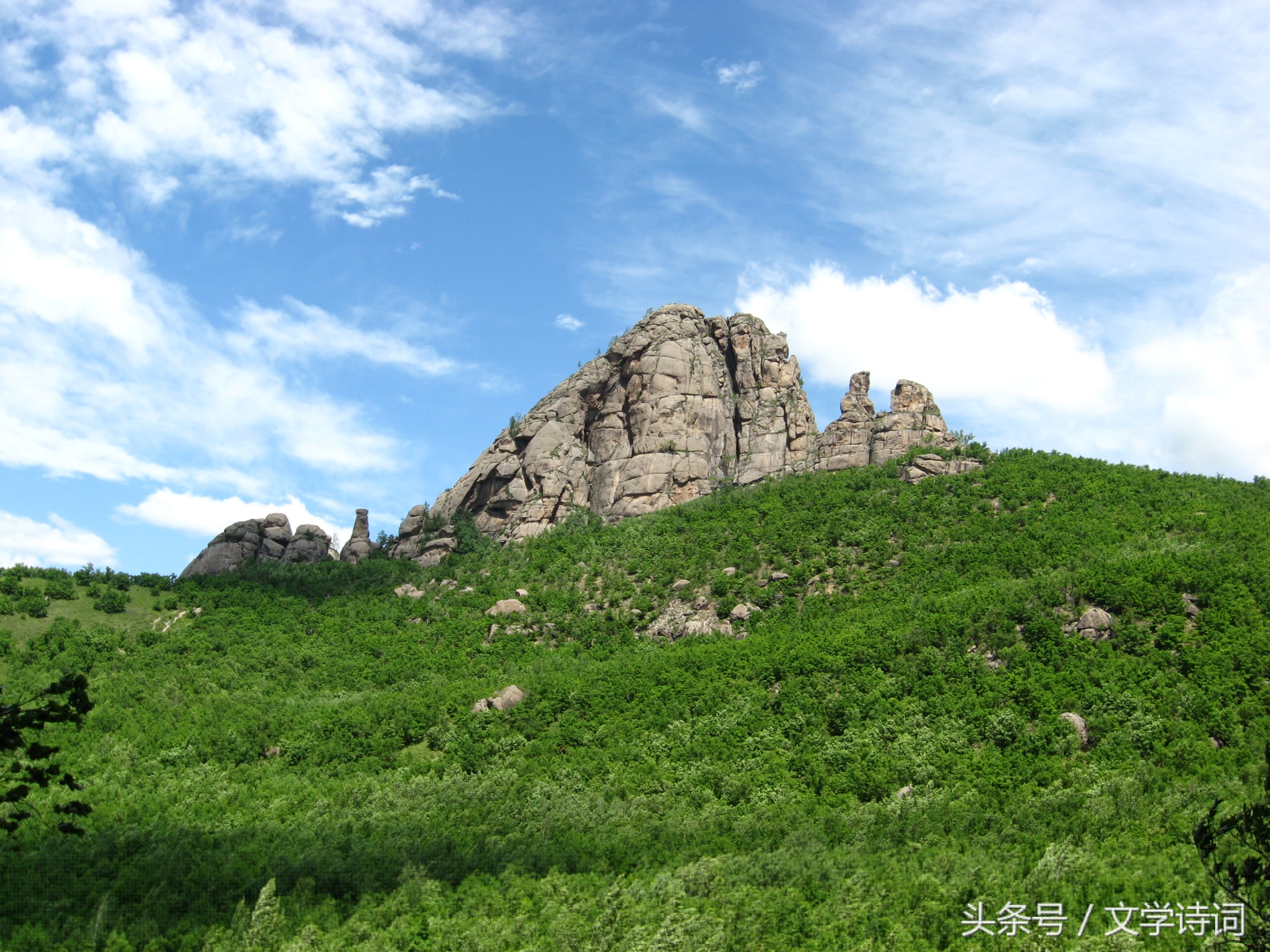 关于山的诗句古诗（描写山水的优美句子）