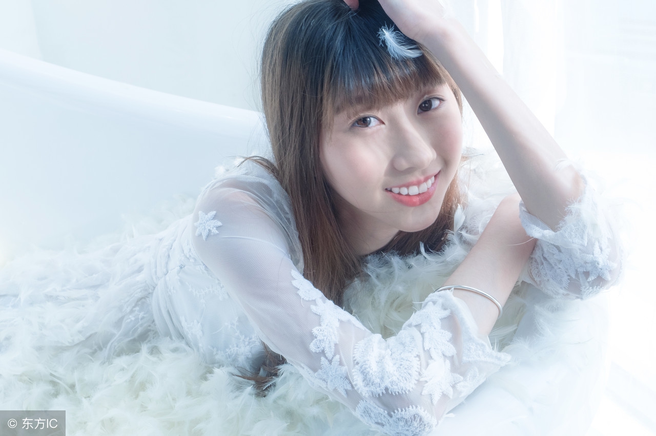 形容女人气质的句子（赞美女人漂亮的句子）