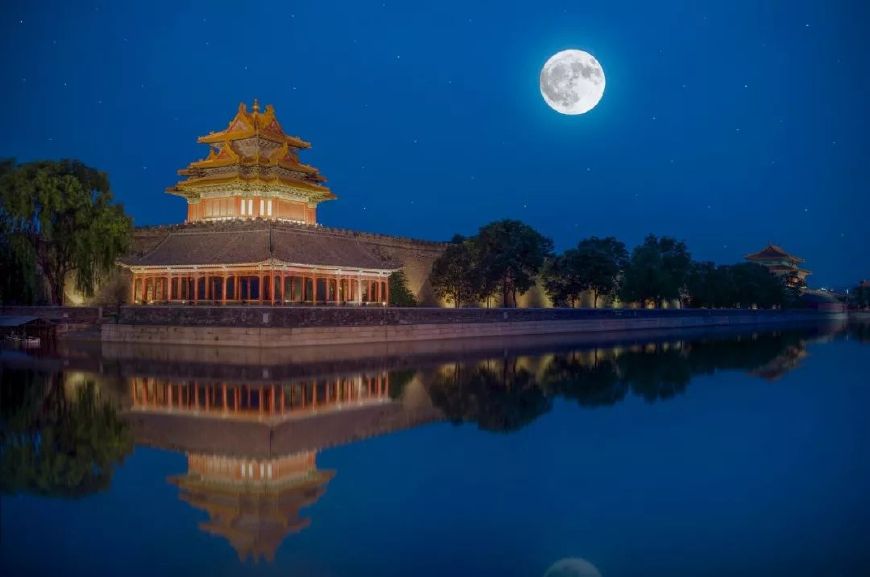 望月思乡的古诗欣赏（表达游子望月思乡的古诗）