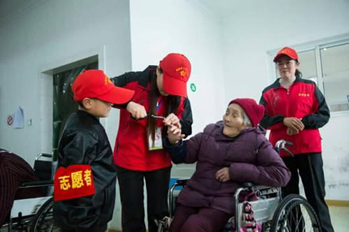 孝亲敬长的名言古诗（有关孝道的诗句佳句）