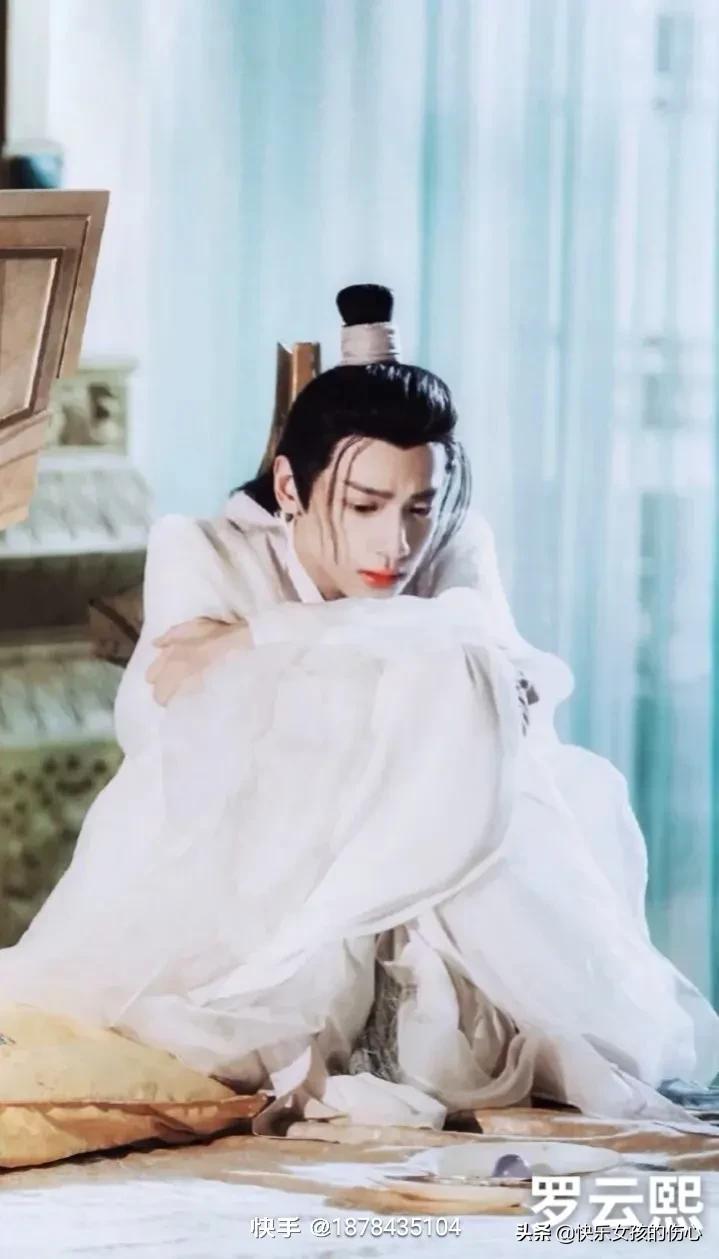 形容男人帅气有魅力的句子（男人稳重成熟说说短句）