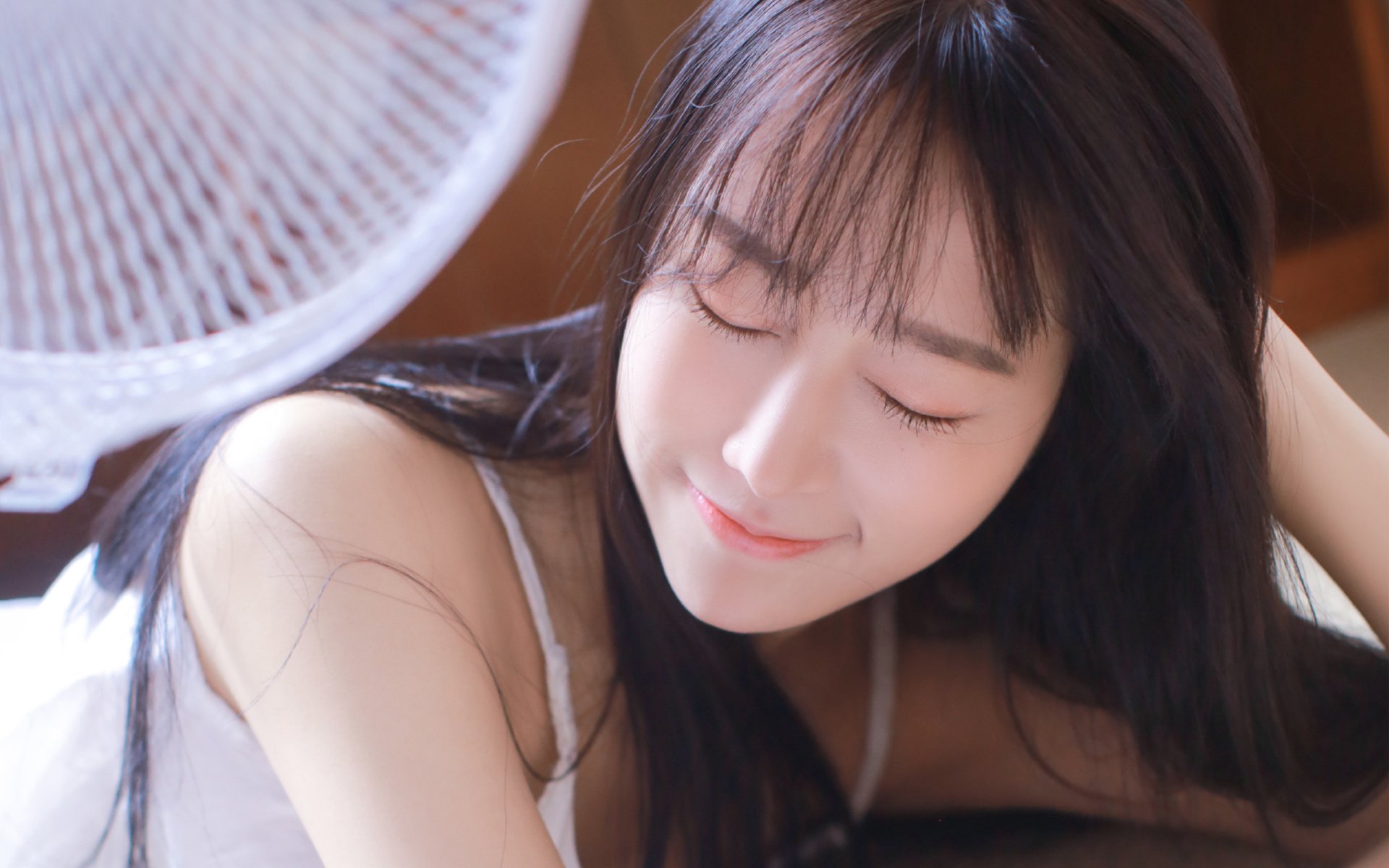 哄女孩子开心的短信（最能感动女孩的爱情短信）