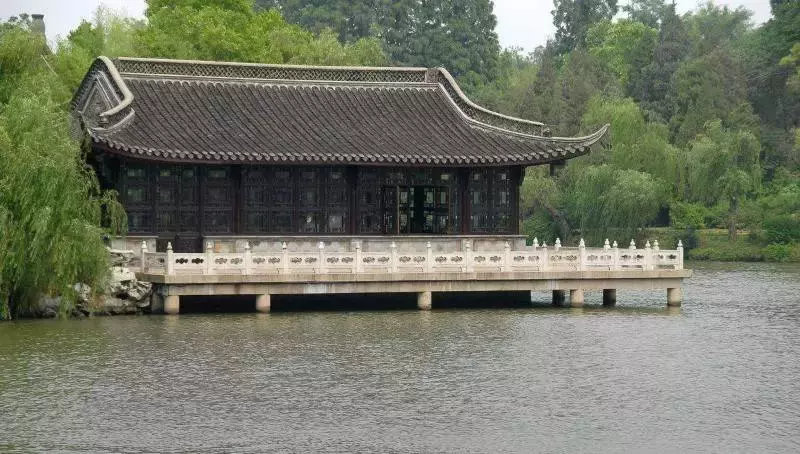 亭台楼阁的意思是什么（亭台楼阁的寓意和象征）