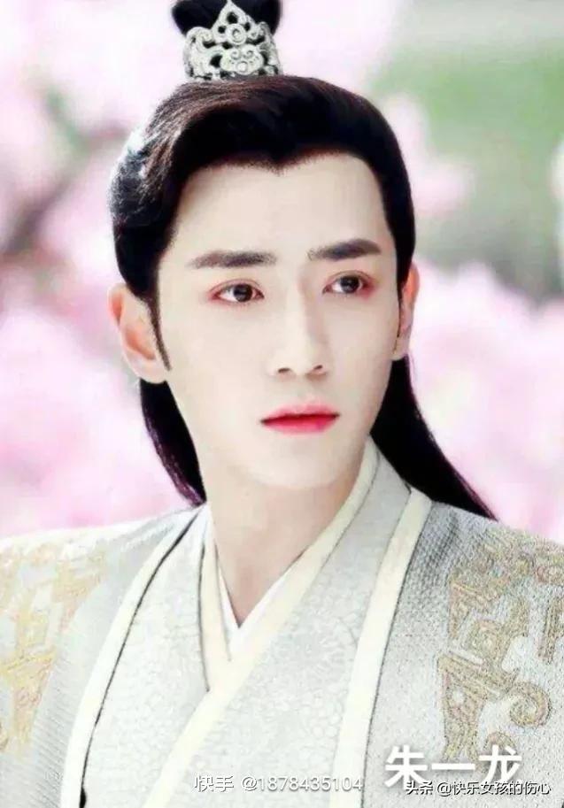 形容男人帅气有魅力的句子（男人稳重成熟说说短句）