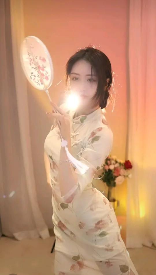 形容舞蹈动作优美的句子（描写舞蹈优美的一段话）