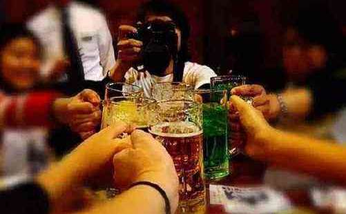 酒桌上的敬酒词简短（简单又大气的敬酒话）