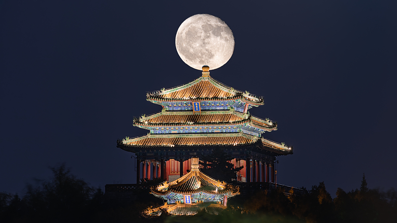关于月亮的诗词有哪些（描写月亮的诗欣赏）