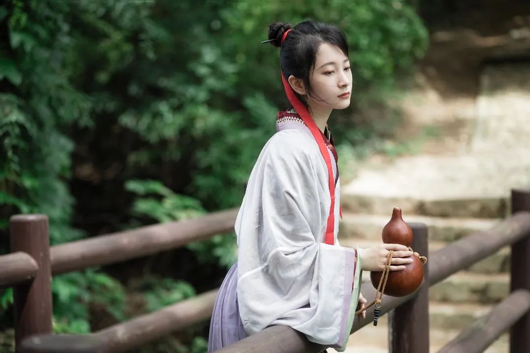 喝酒的诗句经典句子（关于醉酒的唯美句子）