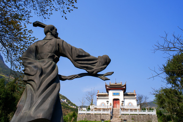 离骚高中原文及翻译（高中语文离骚原文及注释）