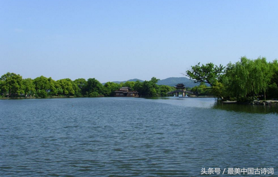 关于西湖的诗句古诗（形容西湖美景优美句子）