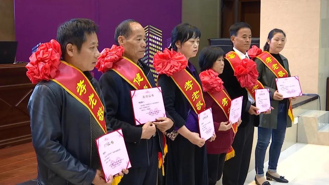 关于孝的名言警句（尽孝道的句子简短）