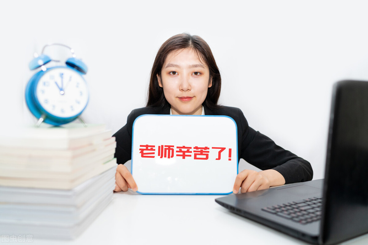 赞美老师的诗句大全（夸奖老师的经典诗词）
