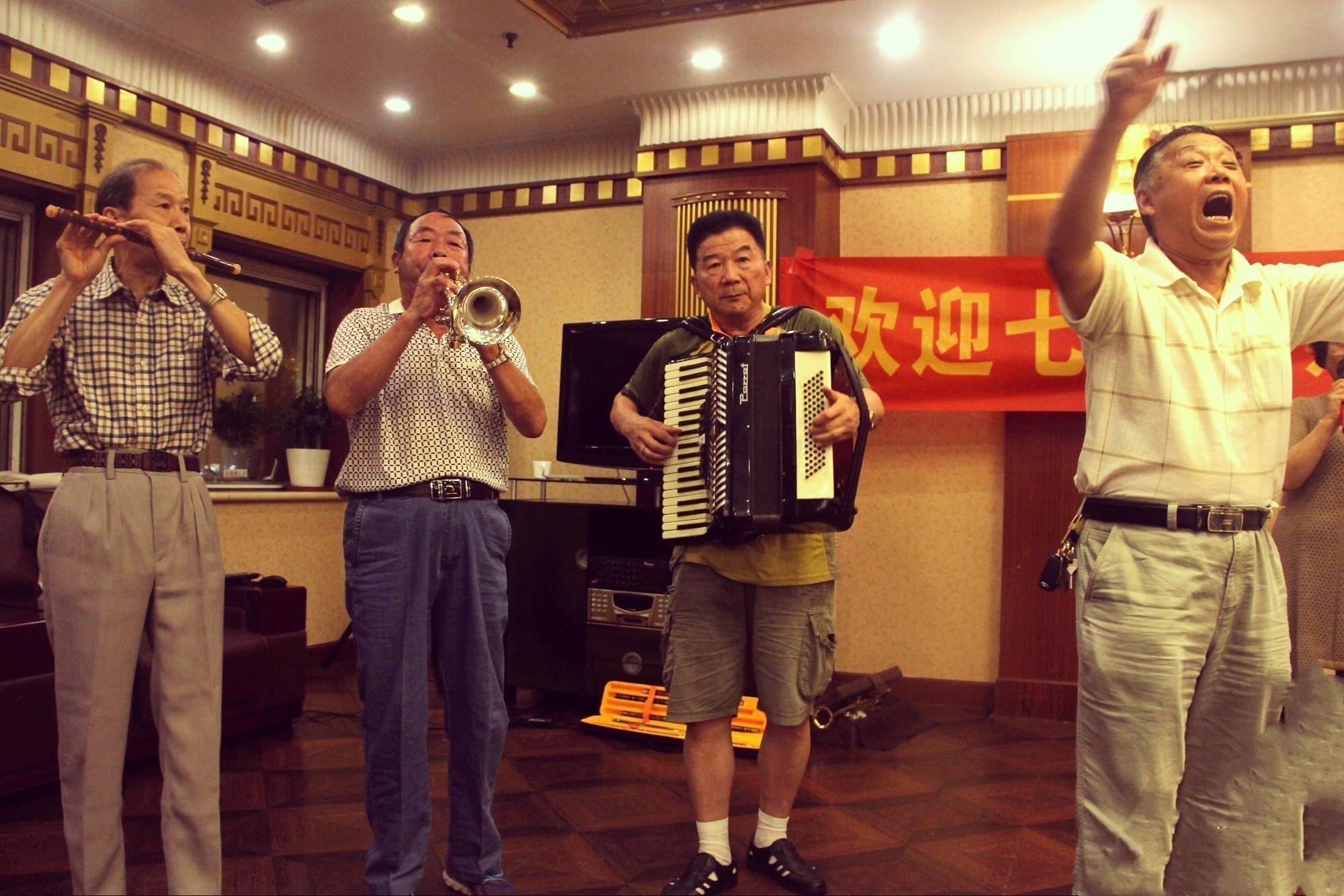 青春赞歌诗歌有哪些（青春的赞歌朗诵原文）