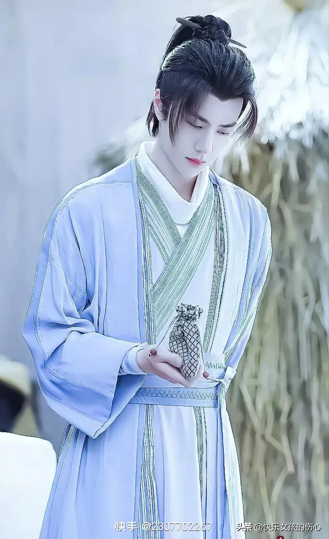 形容男人帅气有魅力的句子（男人稳重成熟说说短句）