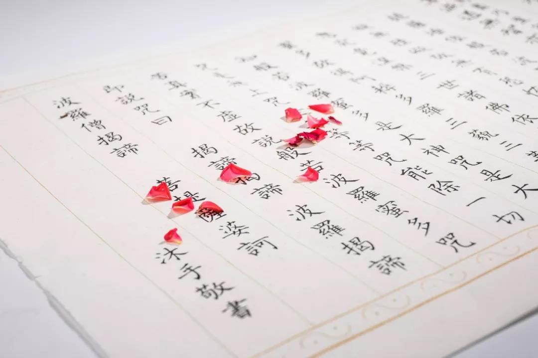 侃侃而谈什么意思（侃侃而谈的意思及成语解释）
