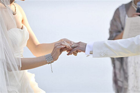 结婚宣言经典语录简短（适合结婚官宣的文案）