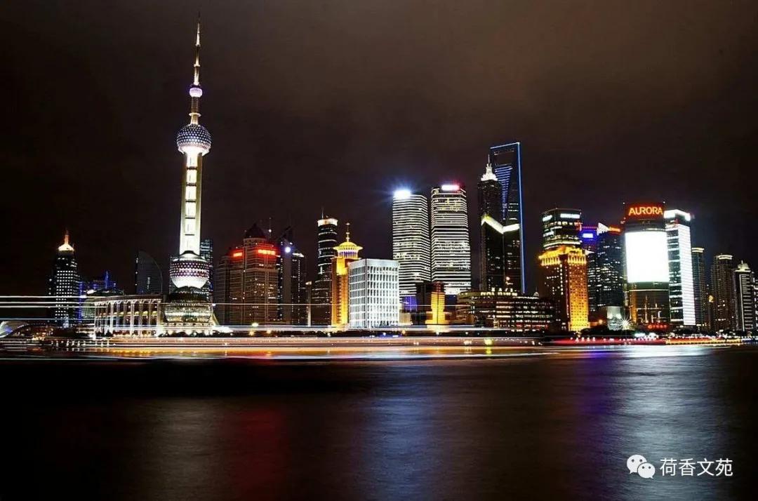 描写夜晚环境的句子简短（描写夜景的优美句子）