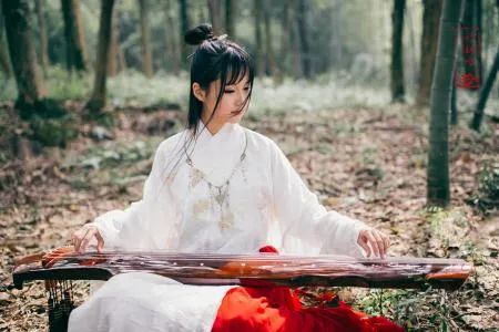 表达思念之情的诗句（古代相思的诗句经典）