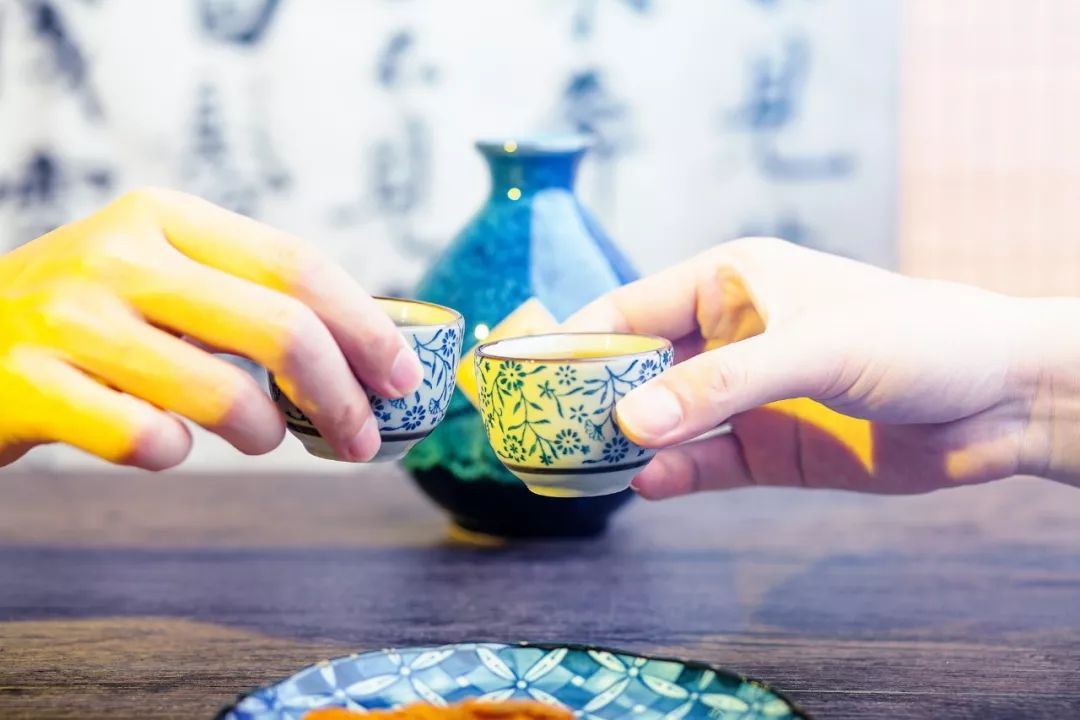 酒的诗句有哪些（描写酒的诗句古诗欣赏）