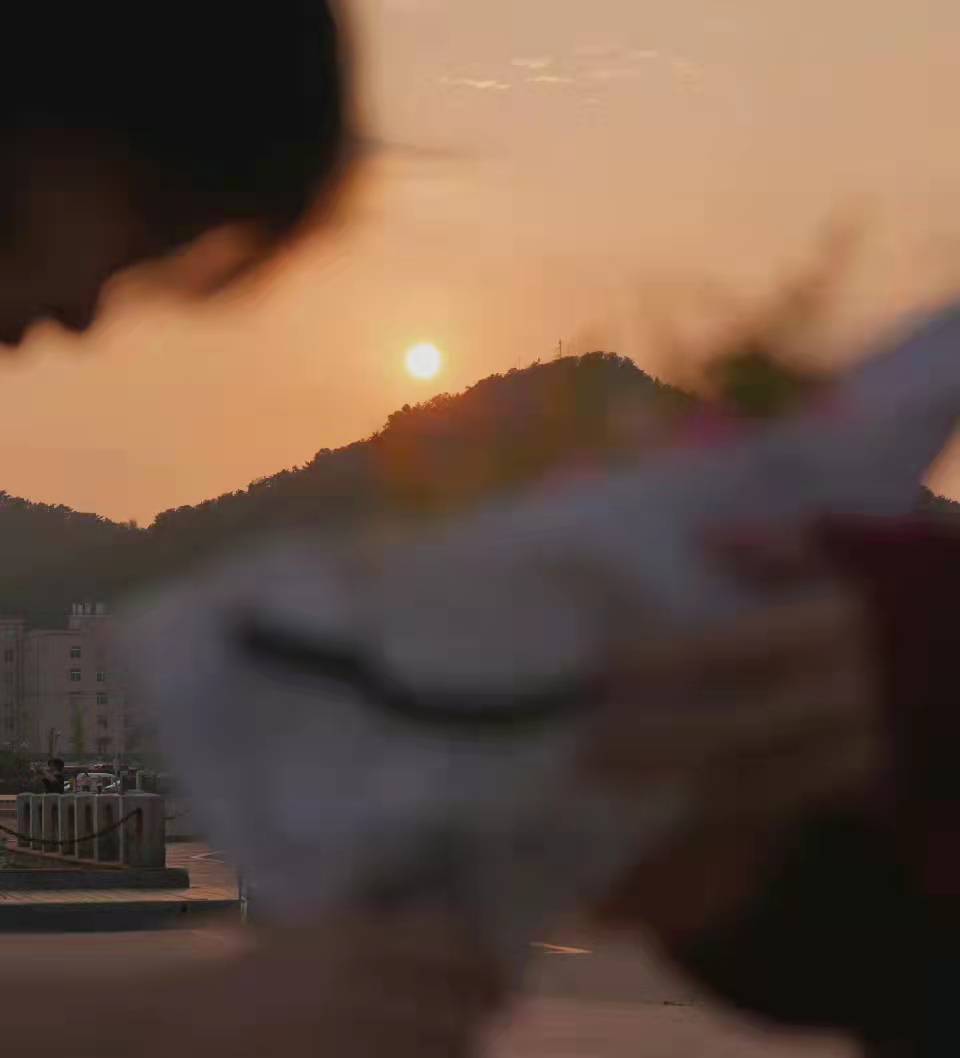 形容两个人疏远的句子（对某人失望心寒的诗句）