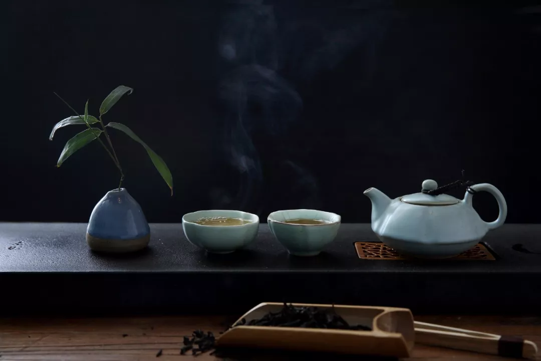 酒与茶的诗句优雅（喝酒与喝茶的人生哲理）