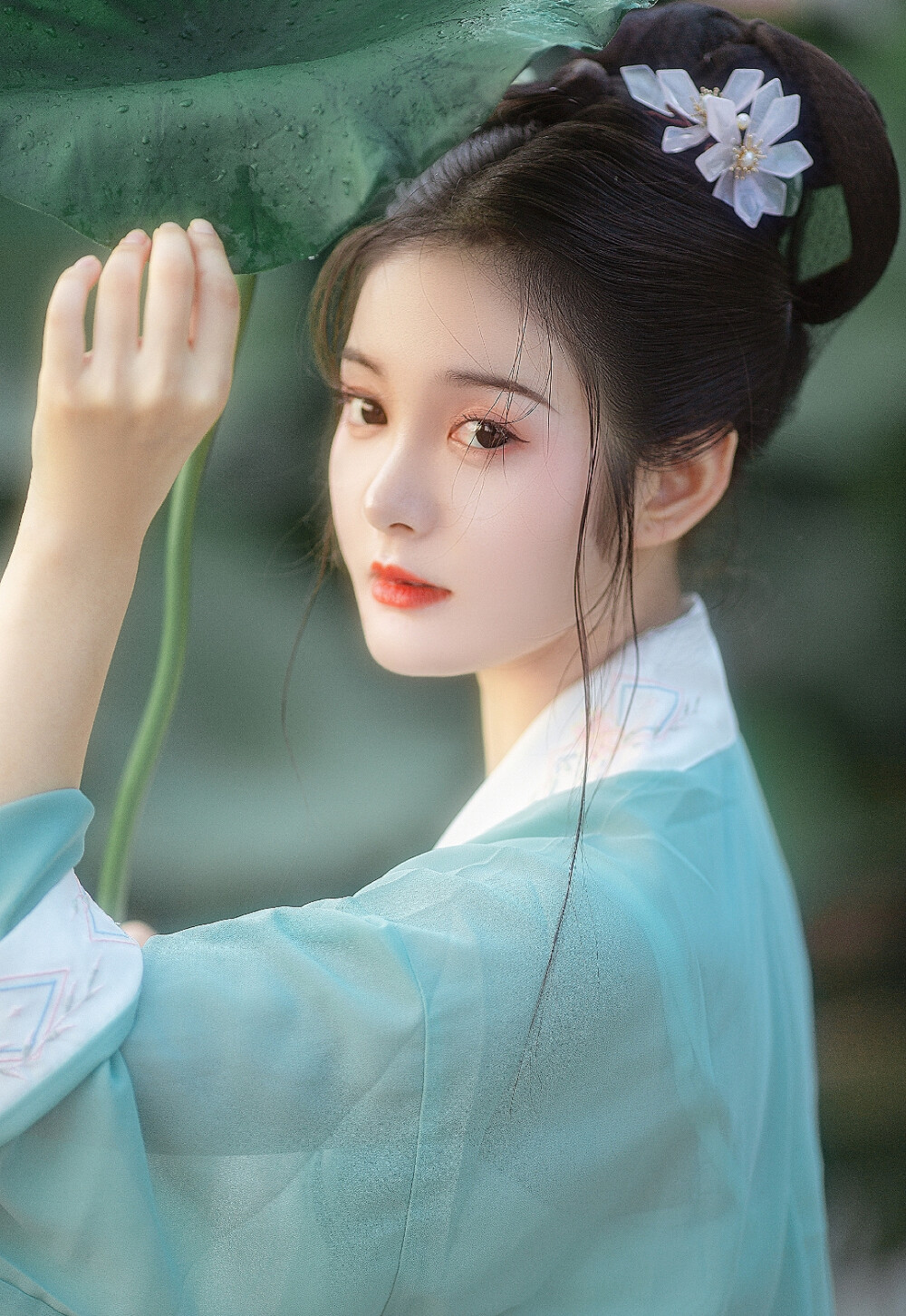 夸人美的句子（夸赞女人美丽有气质的词语）