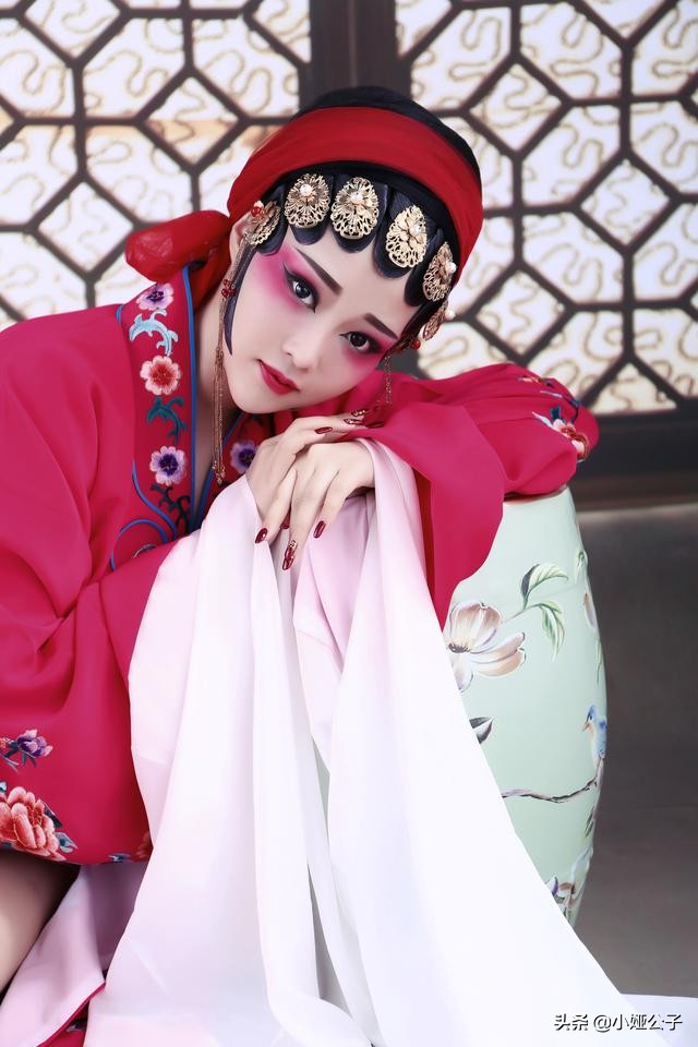 形容美人的古诗词名句（古诗词形容女子美好）