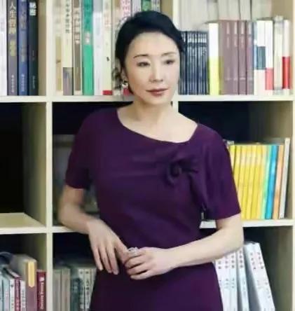 芳华严歌苓简介（严歌苓的简介相关作品）