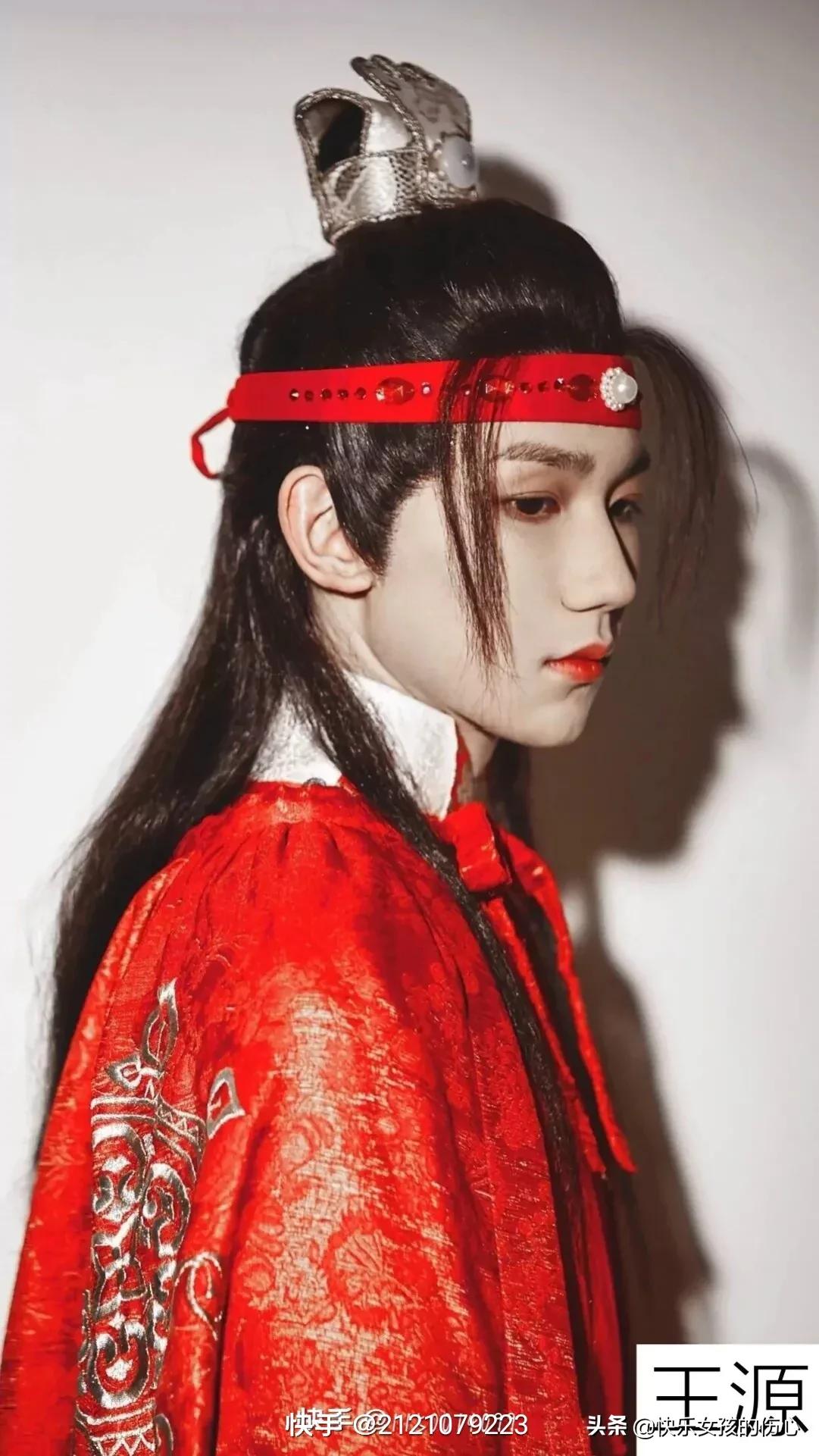 形容男人帅气有魅力的句子（男人稳重成熟说说短句）