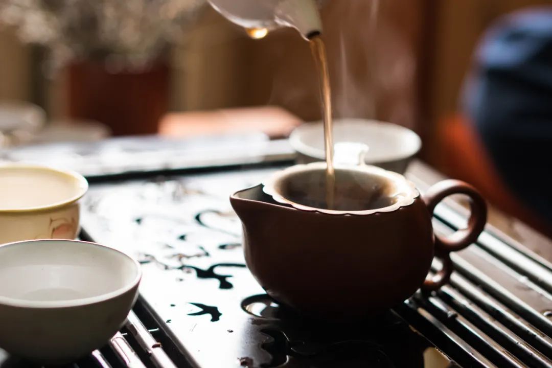 天气冷了关心的话短语（天气转冷的简短问候语）