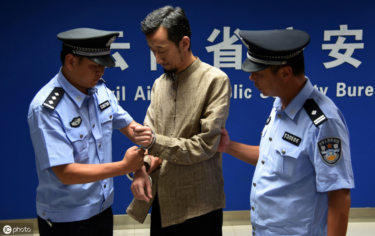 畏罪潜逃的意思是什么（畏罪潜逃的成语解释及意思）