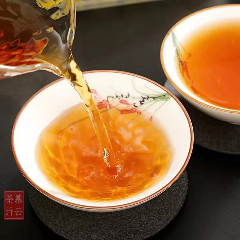 形容茶香人美的诗句（有关于茶的经典诗句）