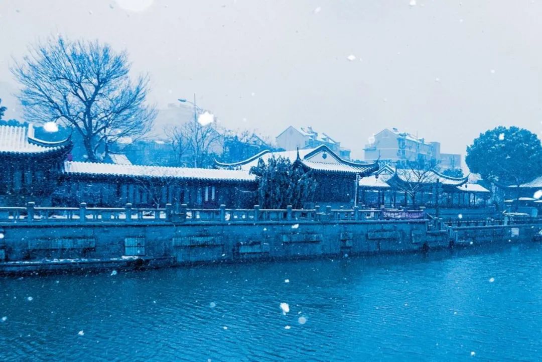 关于冬天的诗词鉴赏（夸赞冬天美景的诗句）