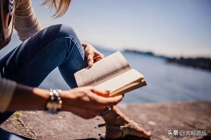 富有诗意的句子简短（文艺而富有诗意的句子）