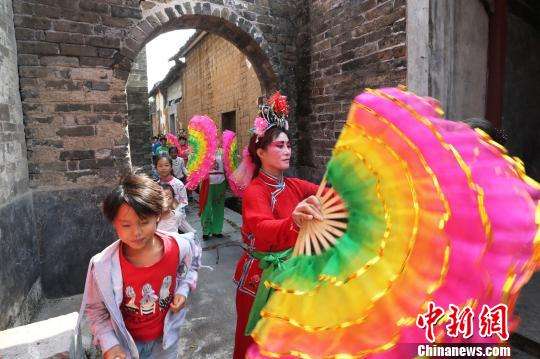 简短重阳节老人祝福语大全（重阳节关爱老人寄语）