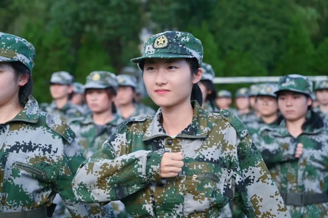 关于军训的文章有哪些（军训的青春唯美句子）