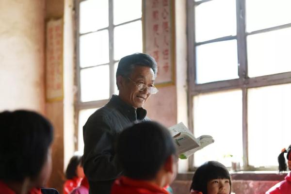 感谢老师的文章简短（赞美老师的话简短朴实）